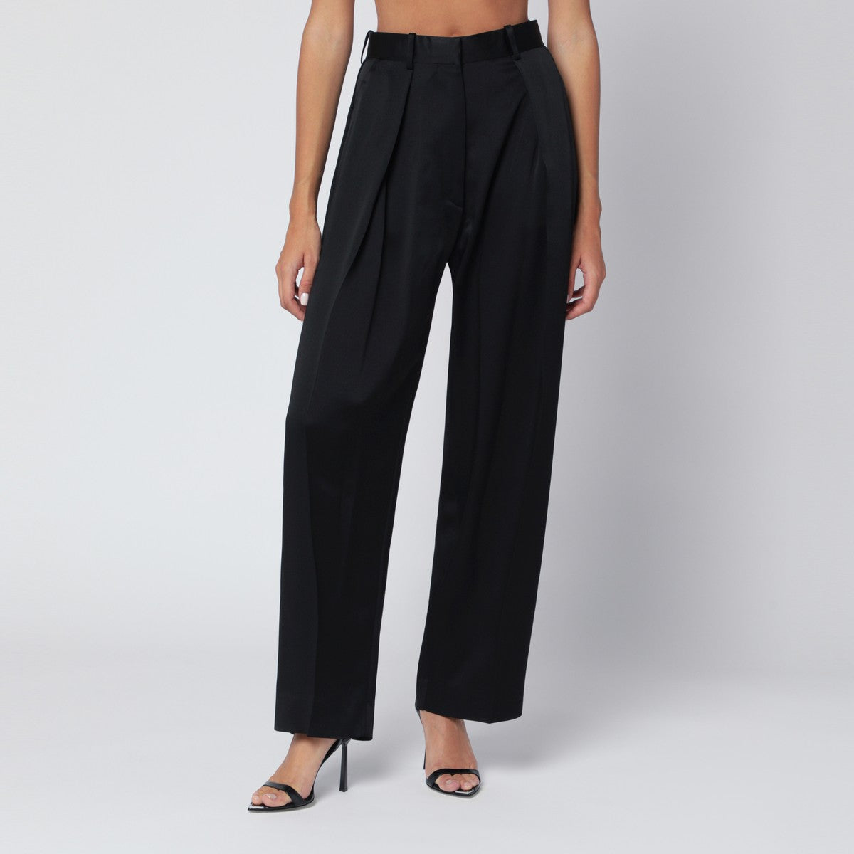 Victoria Beckham Black pleated trousers in crêpe satin